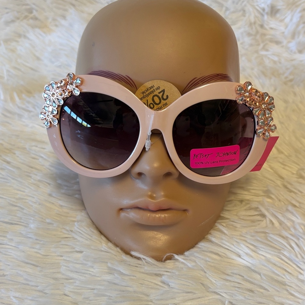 NWT BETSEY JOHNSON Blush Sunglasses with Floral Embellishments NWT